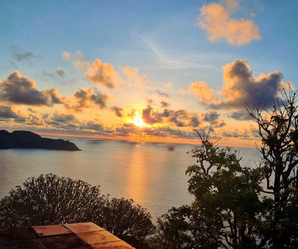Orson Con Dao Bai Nhat - Beachfront Sunset (2)